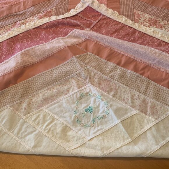 Quilted Blocked Embroidered Hearts Hexagon Twin/Full Bed Cover with Lace Trim - Picture 7 of 12